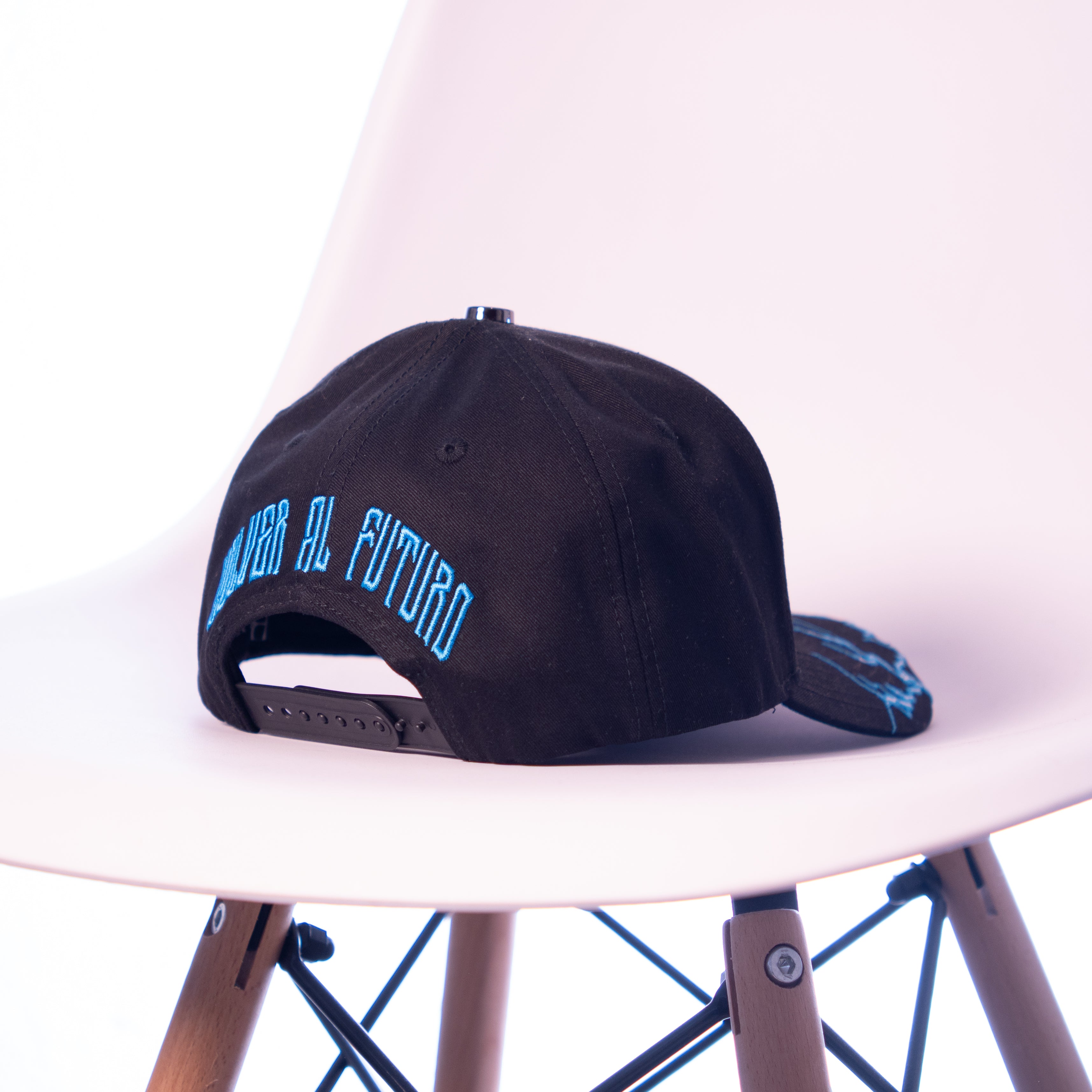 BÁEZ X OSCAR MAYDON “VOLVER AL FUTURO”