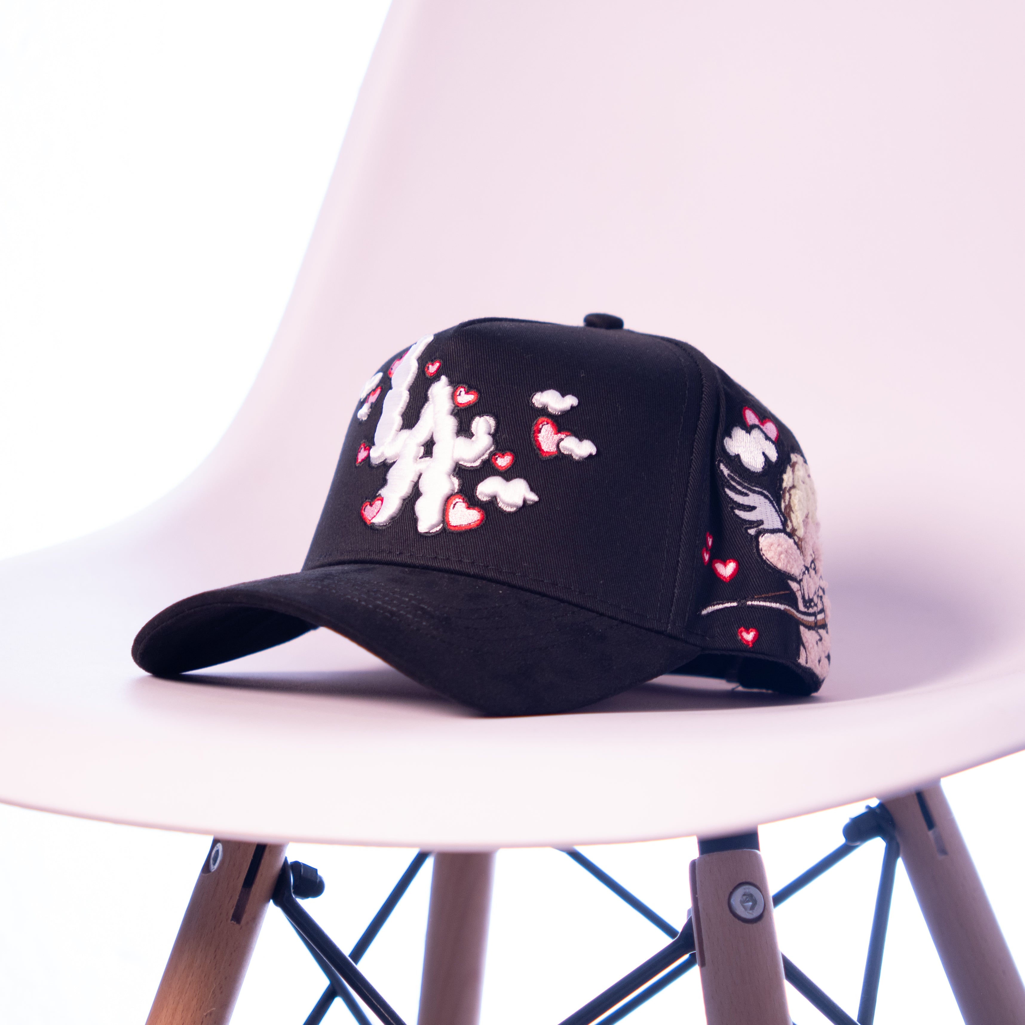 31 HATS “IN LOVE”