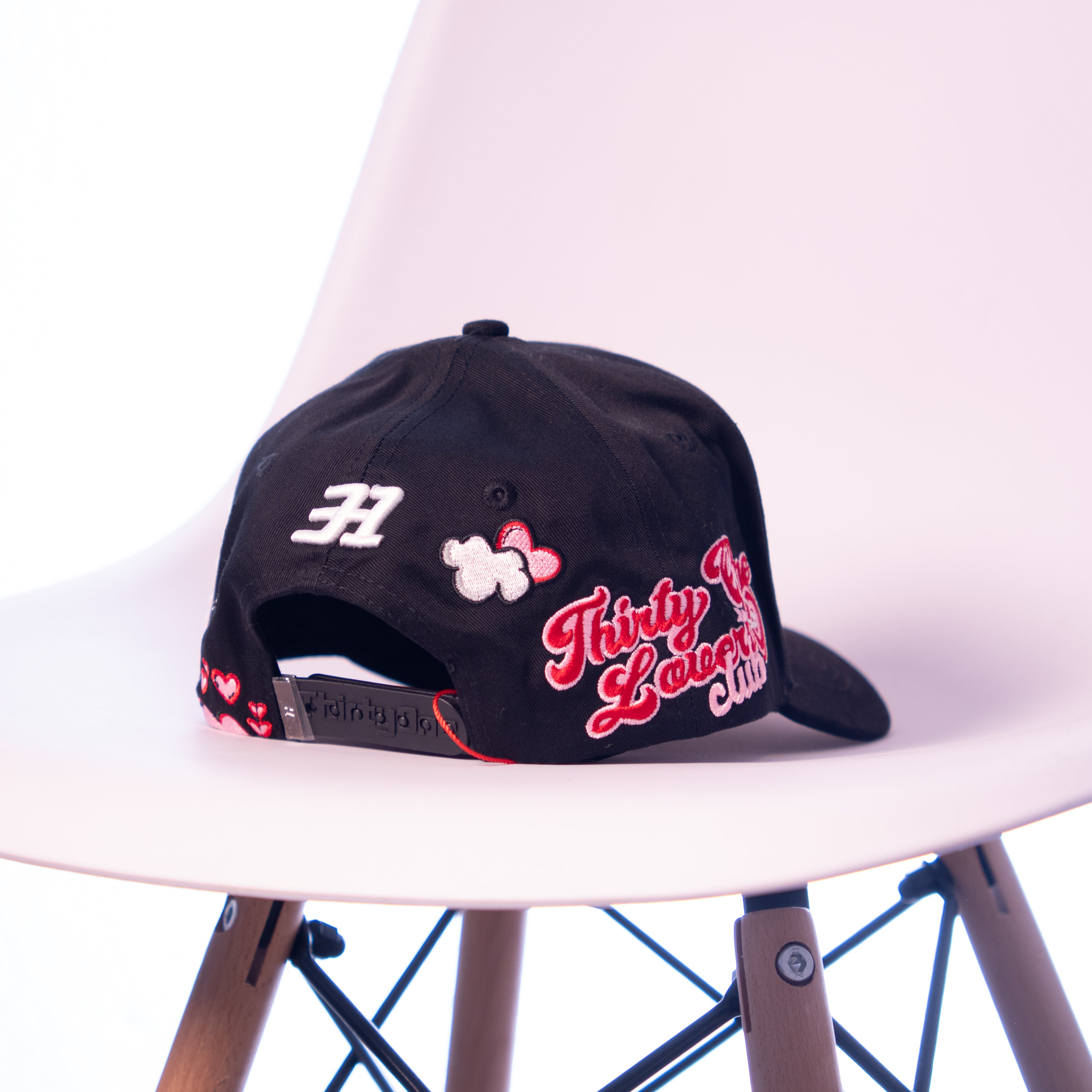 31 HATS “IN LOVE”