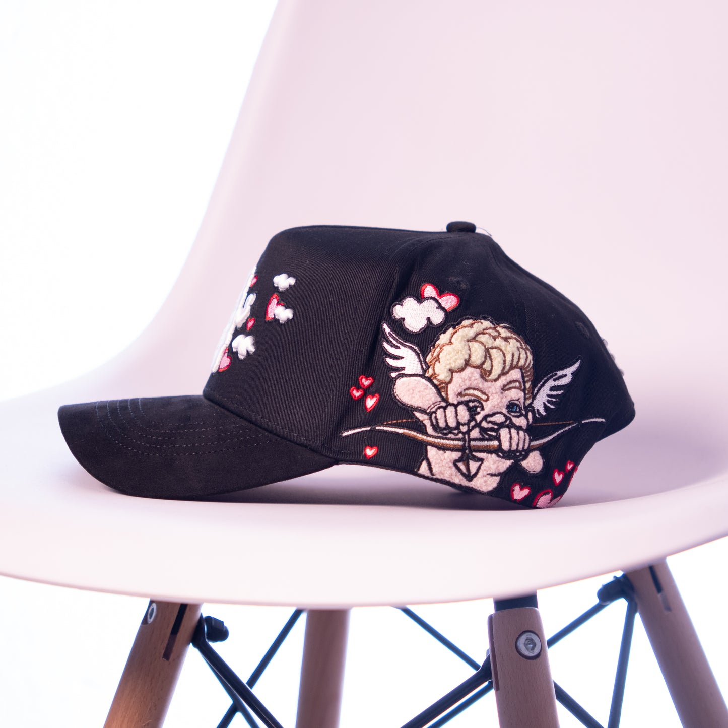 31 HATS “IN LOVE”