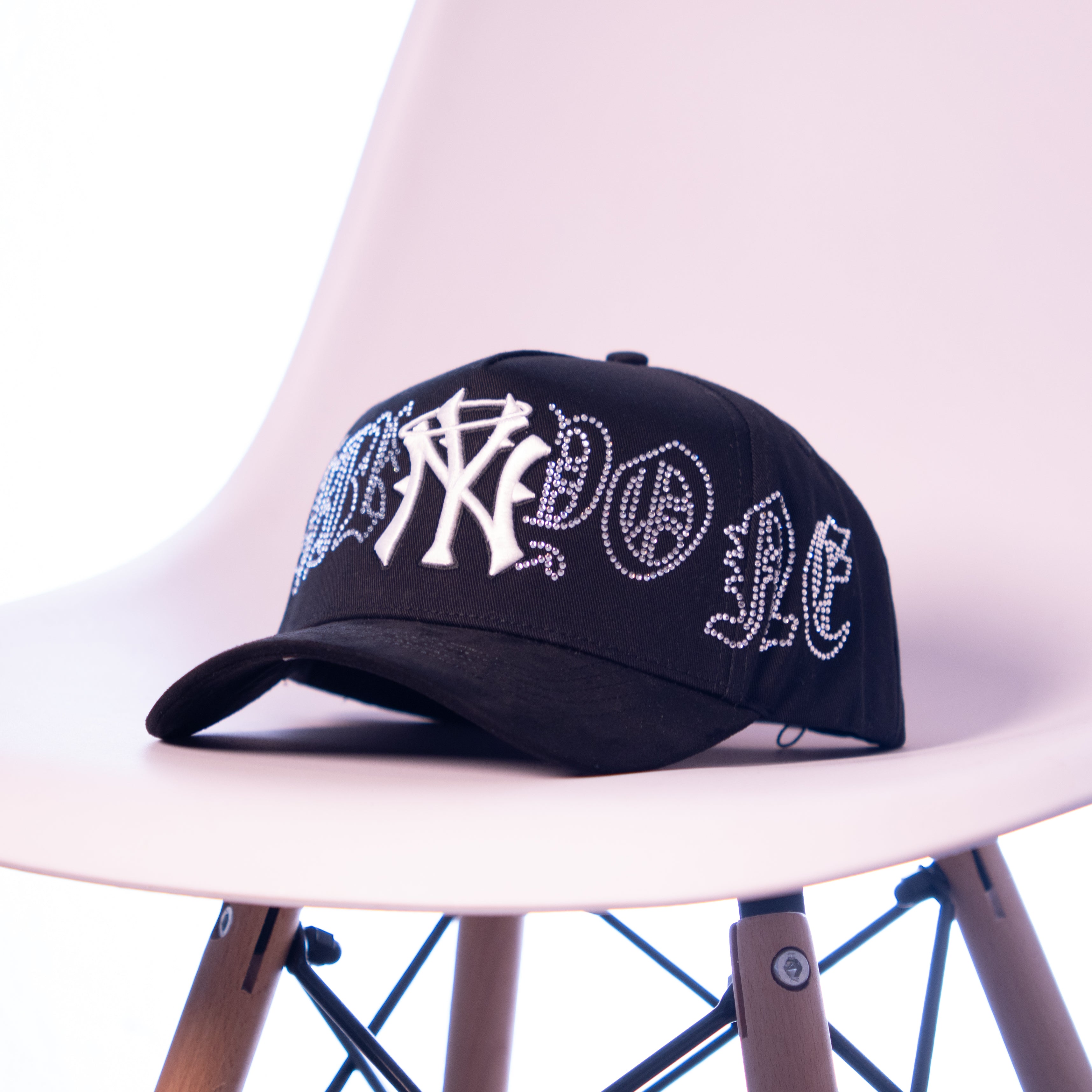 31 HATS “CRYSTAL WHITE”