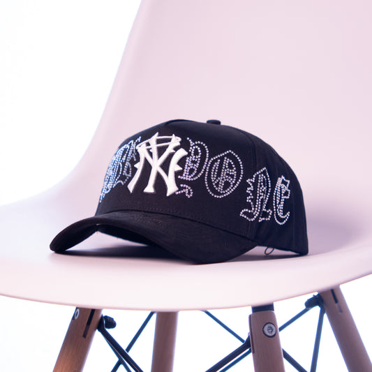 31 HATS “CRYSTAL WHITE”