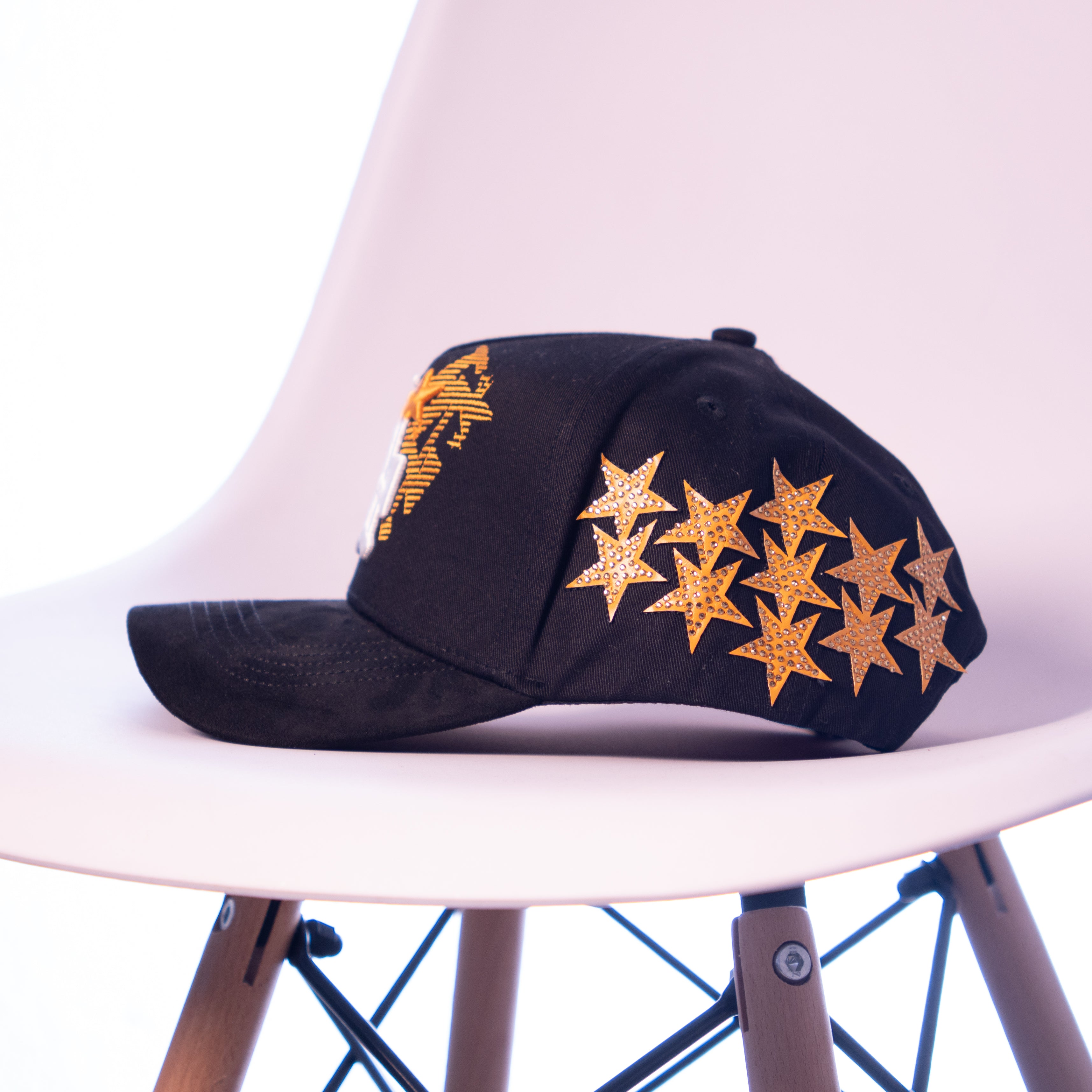 31 HATS “El MAGO (AMARILLO)”